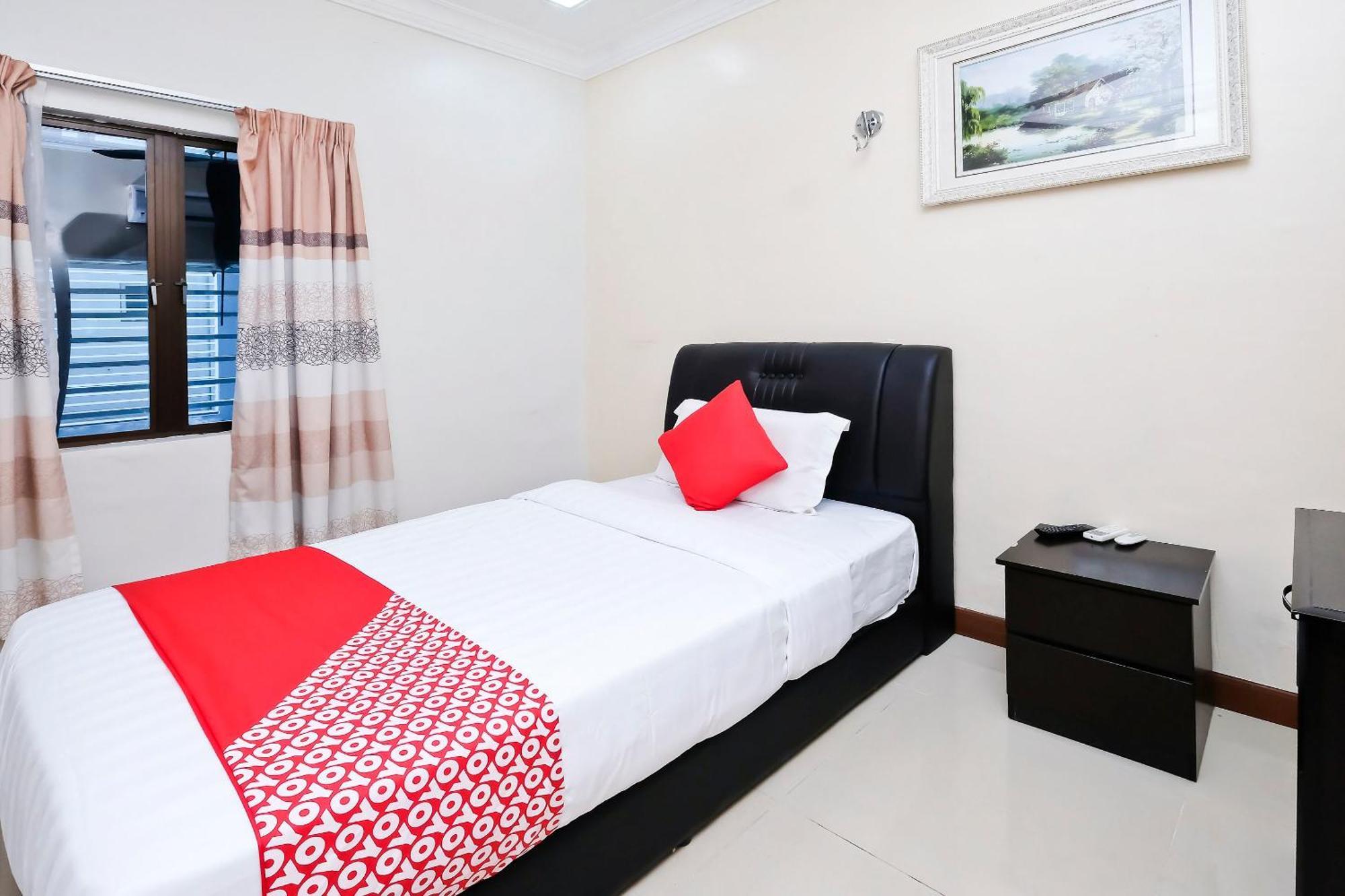 Oyo 714 Arina Hotel Bangi Exterior foto